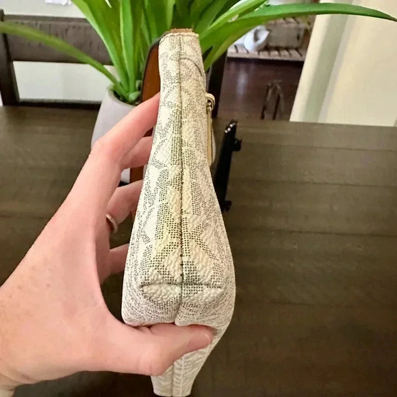 Michael Kors Small Handbag/Wristlet - Picture 9 of 11